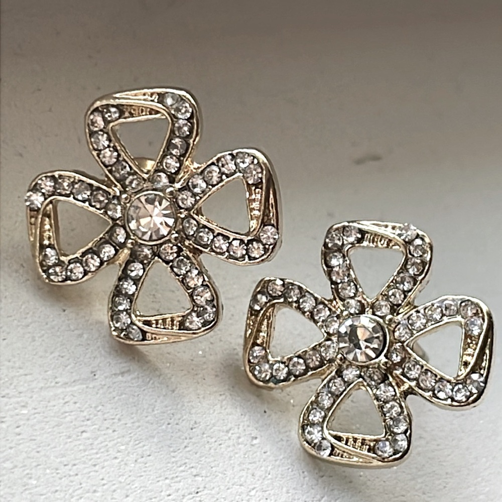 Gold tone Flower Earrings